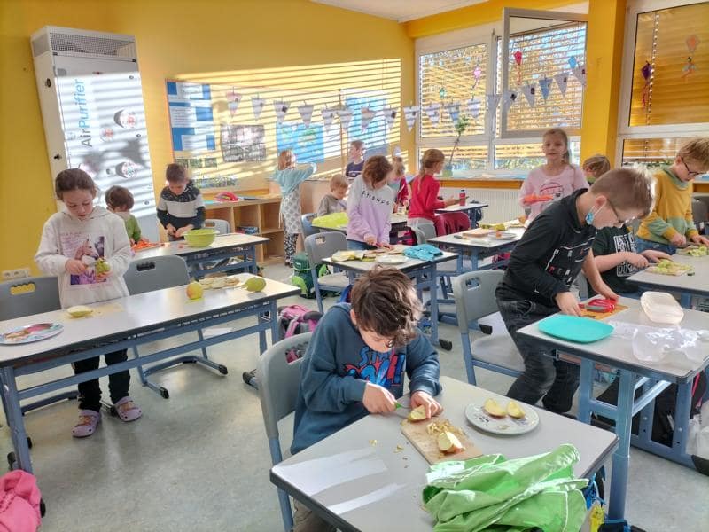 Kinder treffen Vorbereitungen